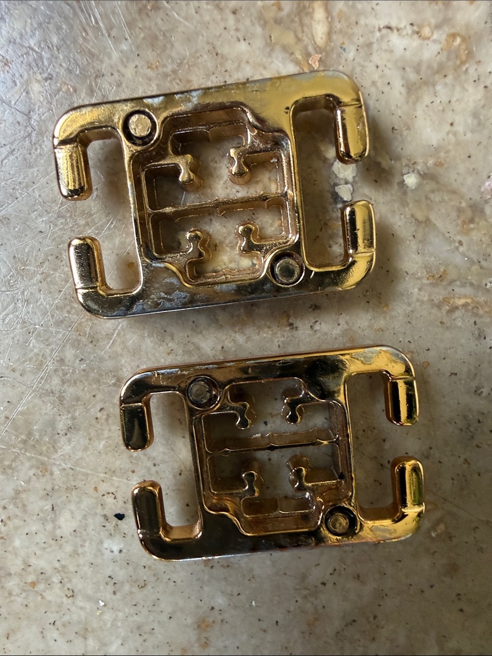 TURYBURCH gold color buckles can be used on shoes, purse accessories - Picture 4 of 9